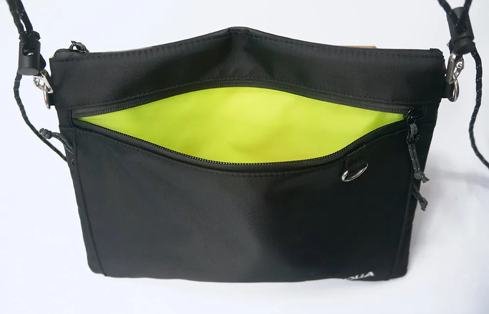 <A 000a20aa> Fungolia Essentials Shoulder Bag  (Black)